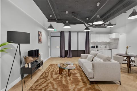 Property building, TV and multimedia, Kitchen or kitchenette, Living room, Dining area, internet, pet friendly