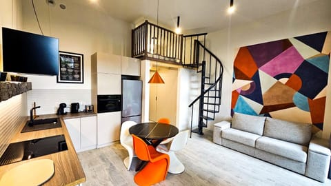 Kitchen or kitchenette, Living room, Seating area, Dining area, oven, stove