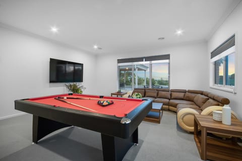 Billiard, Game Room, TV and multimedia, Living room, Seating area