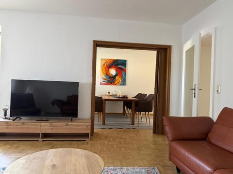 Communal lounge/ TV room, TV and multimedia, Living room, Seating area, Evening entertainment