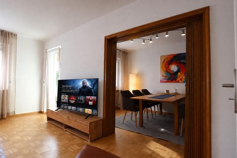 Communal lounge/ TV room, TV and multimedia, Living room, Seating area, Dining area, Evening entertainment