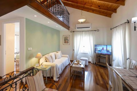 TV and multimedia, Living room, Photo of the whole room, Seating area