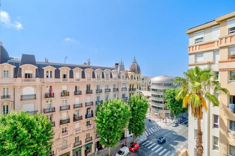 Property building, Neighbourhood, City view, Garden view, Street view, Location