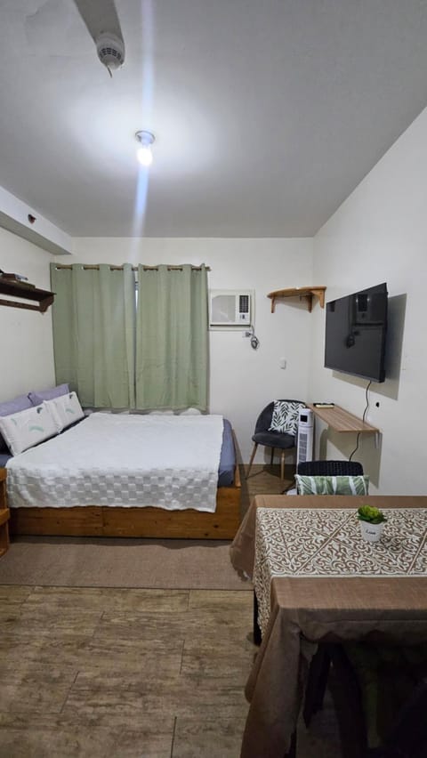 Bed, TV and multimedia, Bedroom, air conditioner