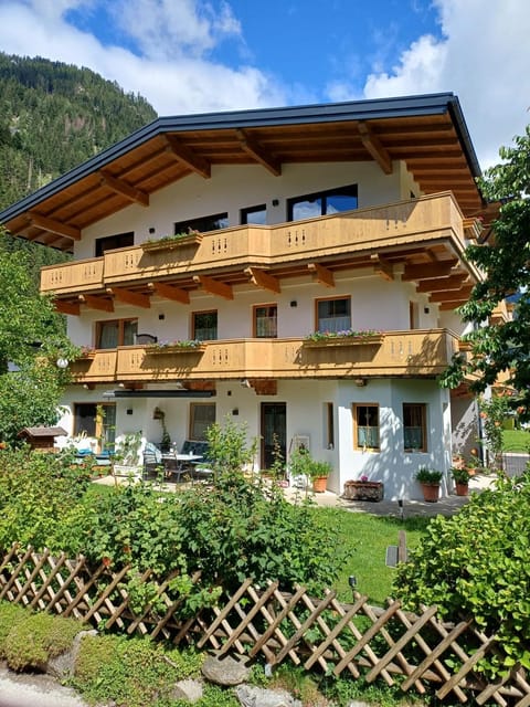 Property building, Balcony/Terrace, Garden view