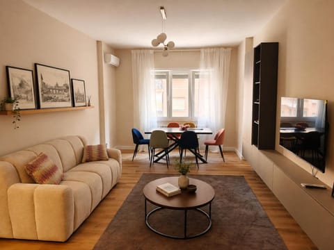 TV and multimedia, Living room, Dining area