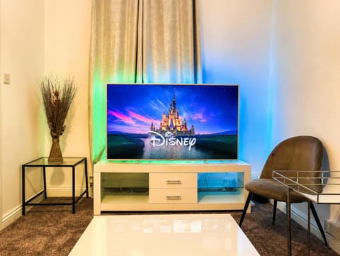 Communal lounge/ TV room, TV and multimedia, Living room