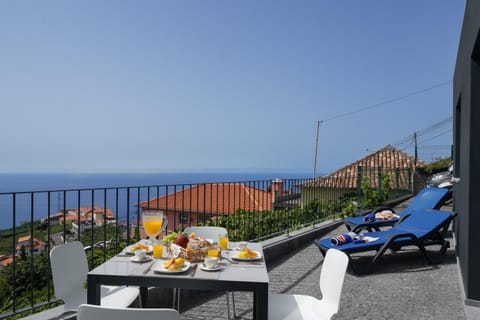 Patio, Balcony/Terrace, Food and drinks, Other, Seating area, Dining area, Sea view, sunbed