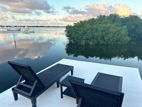 Natural landscape, Balcony/Terrace, Seating area, Sea view, sunbed