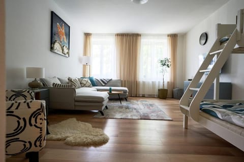 Bed, Living room