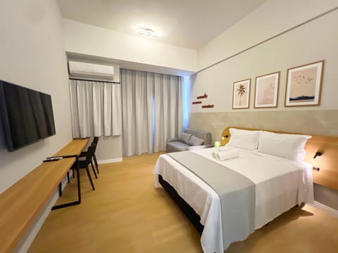 Communal lounge/ TV room, Bed, TV and multimedia, Living room, Photo of the whole room, Seating area, Bedroom