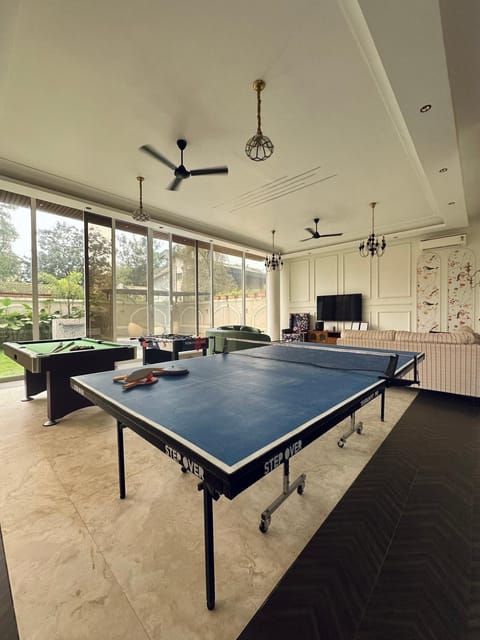 Billiard, Billiard, Game Room, Table tennis, Table tennis
