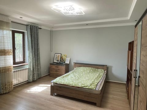Bed, TV and multimedia, Photo of the whole room, Bedroom, wardrobe