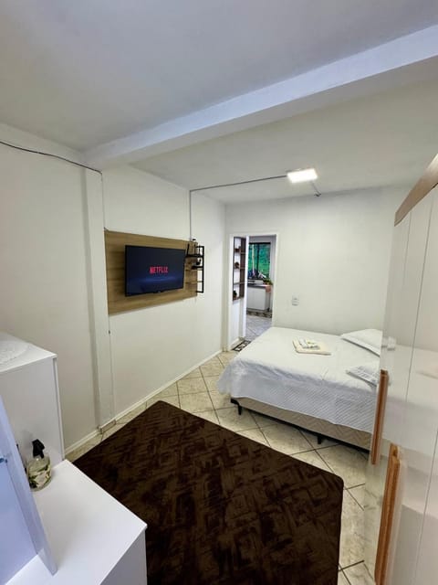 Bed, TV and multimedia, Photo of the whole room, Bedroom, towels, wardrobe