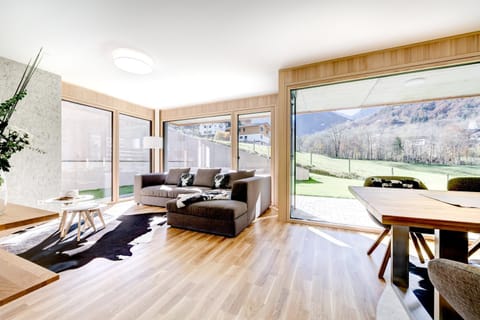 Balcony/Terrace, Living room