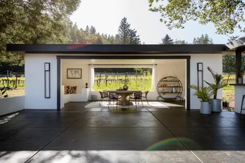 Property building, Patio, Day, Garden, Dining area, Garden view