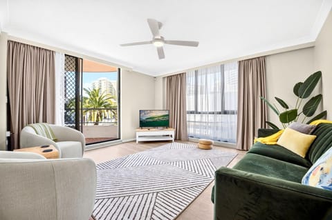 TV and multimedia, Living room, Seating area, fireplace