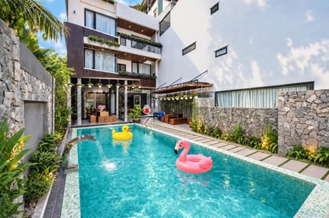 Property building, Swimming pool