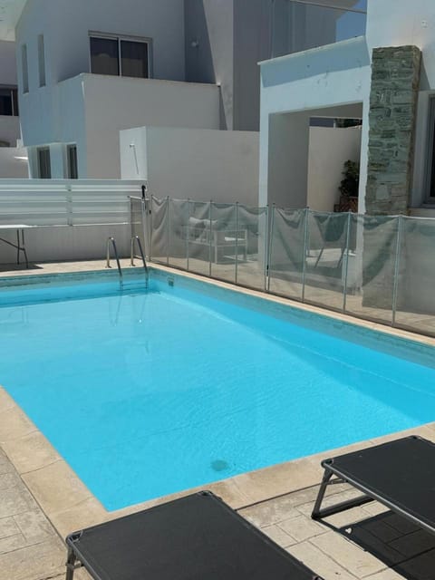 Day, Pool view, Swimming pool, sunbed