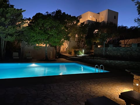 Property building, Night, Garden, Garden view, Pool view, Swimming pool, sunbed