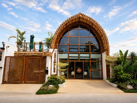 Property building, Restaurant/places to eat