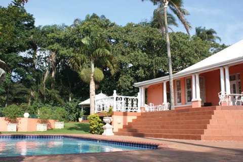 Property building, Day, Swimming pool