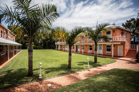 Property building, Garden, Bedroom, Garden view