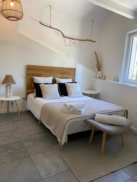 Bedroom, Breakfast, towels