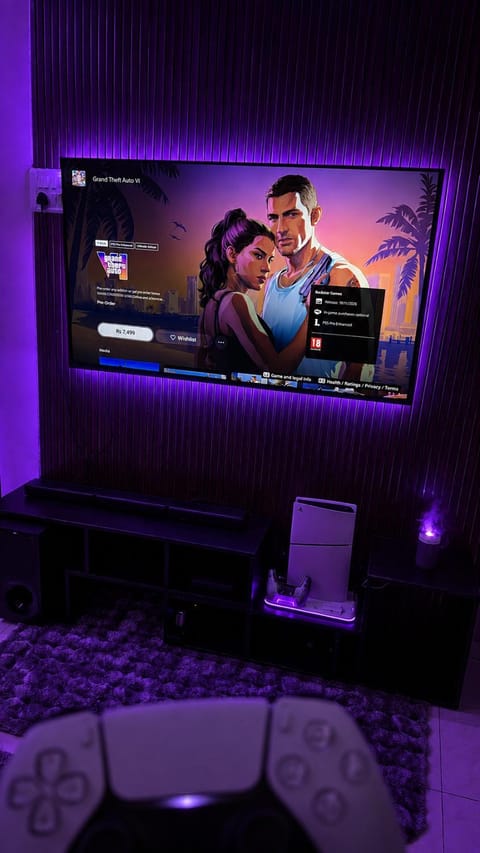 TV and multimedia, Living room, Seating area, Evening entertainment