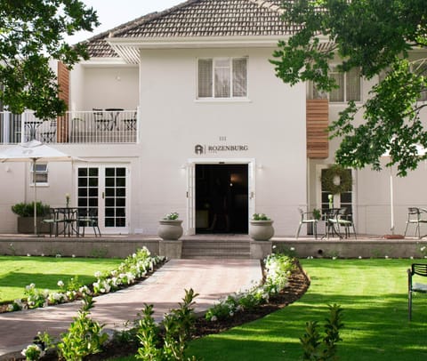 Property building, Facade/entrance, Day, Garden, Garden view