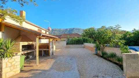 Holiday Home Leonida House in Dubrovnik-Neretva County