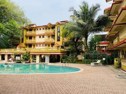 Property building, Day, Garden, Garden view, Pool view, Swimming pool
