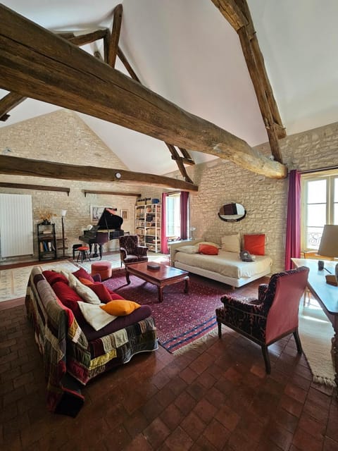 Communal lounge/ TV room, Bed, TV and multimedia, Living room