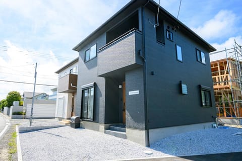 Property building, Day, Neighbourhood