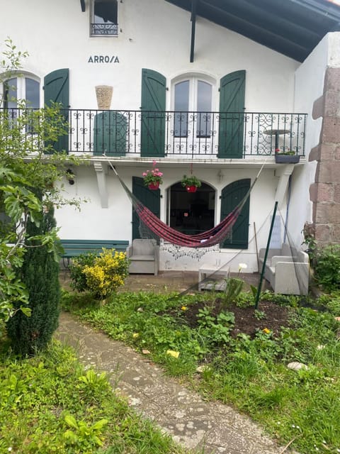 Property building, Garden, Balcony/Terrace, Garden view