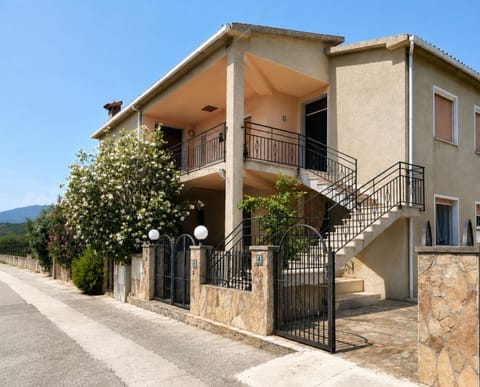 Facade/entrance, Spring, Summer, Balcony/Terrace, Autumn