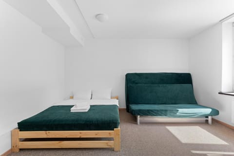 Bed, Living room, Photo of the whole room, Seating area, Bedroom, towels