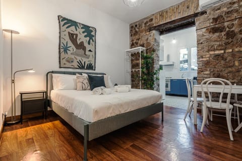 Bed, Living room, Photo of the whole room, Bedroom