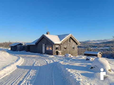 Property building, Day, Natural landscape, Winter, Mountain view