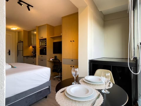 Bed, TV and multimedia, Living room, Photo of the whole room, Seating area