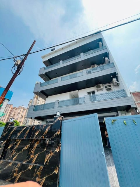 Property building, Day