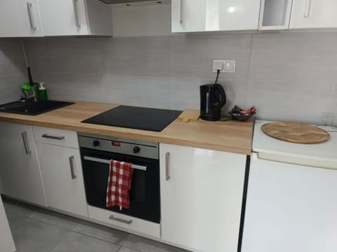 Coffee/tea facilities, Kitchen or kitchenette, pet friendly, stove