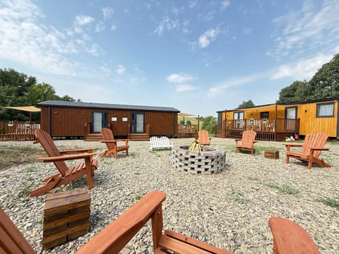 Property building, Communal lounge/ TV room, Day, Seating area, Evening entertainment, sunbed
