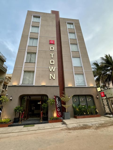 Property building, Facade/entrance