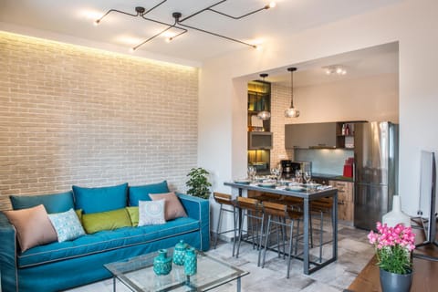 Kitchen or kitchenette, Living room, Seating area, Dining area