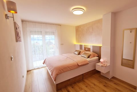 Bed, Balcony/Terrace, Bedroom, Sea view