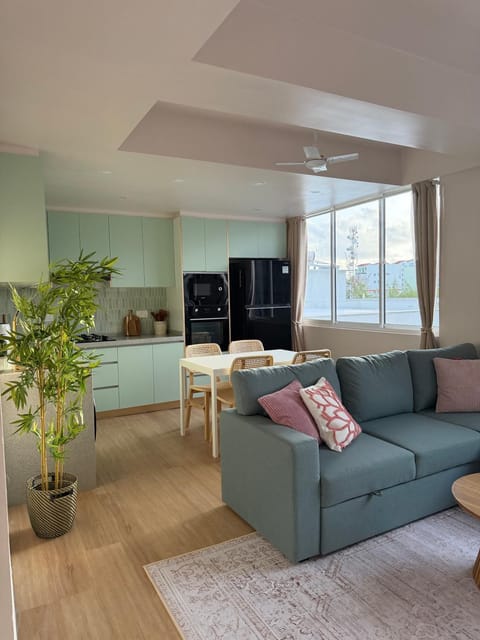 Communal lounge/ TV room, Kitchen or kitchenette, Living room, Seating area