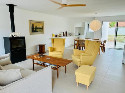 Living room, Dining area, fireplace