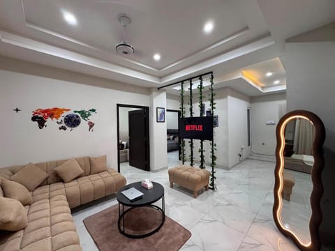 Communal lounge/ TV room, TV and multimedia, Seating area