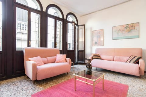Day, Living room